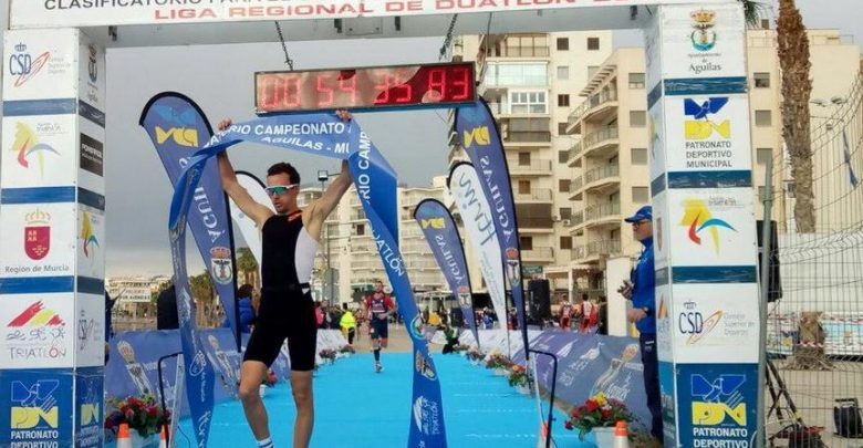 David Castro y Cecilia Santamaría, ganadores del Duatlón de Águilas