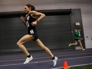 Gwen Jorgensen regresa a la competición corriendo a 3:03