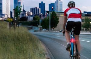 Cyclists may use flashing red lights