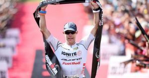 Cameron Brown atinge seu 20º pódio consecutivo no Ironman New Zeland com quase 46 anos