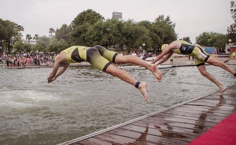 Ponton de départ pour le triathlon de Séville