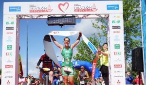 Rubén Cuéllar y María Pujol ganan el Triatlón de Sevilla