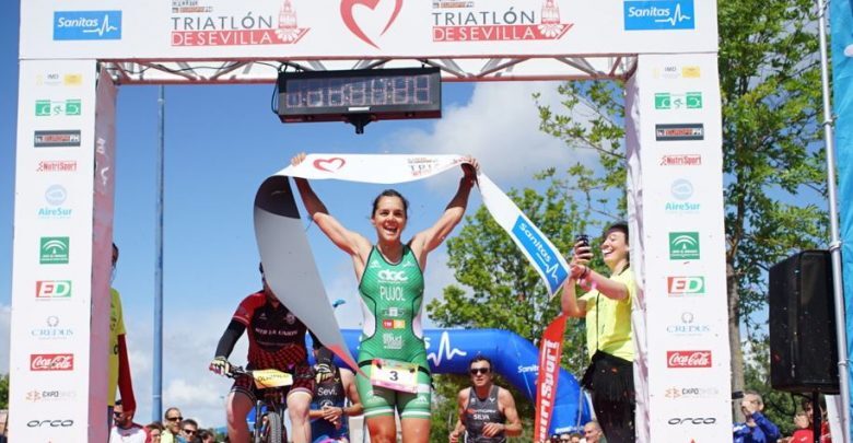 Rubén Cuéllar und María Pujol gewinnen den Sevilla Triathlon