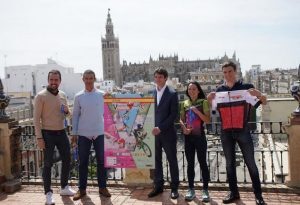 Athlètes 800 dans le demi-triathlon V Nutrisport de Séville
