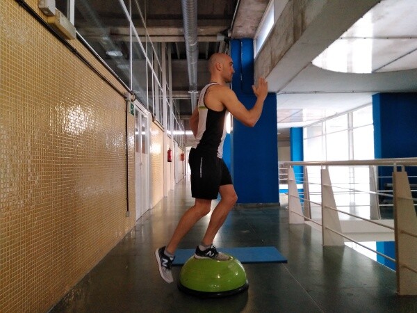 Functional training Lifting on bosu