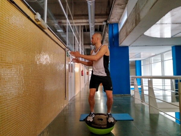 Functional training Lifting on bosu 2