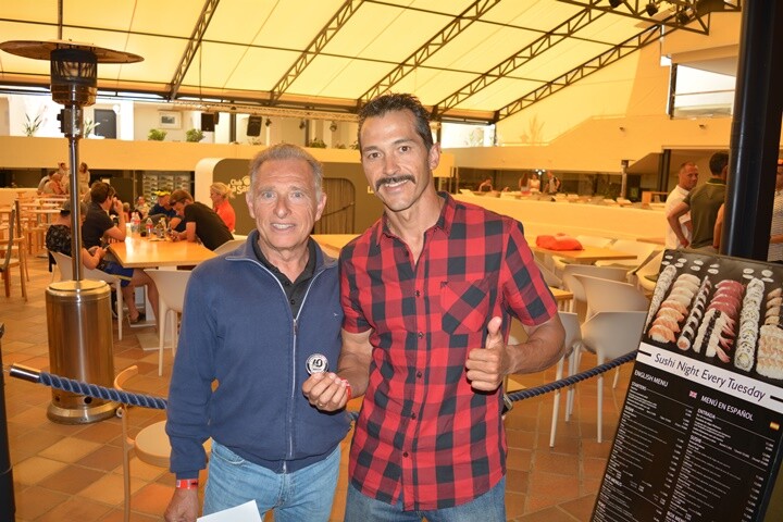 Josep Marin y Damian Vindel diplomas olímpicos finishers Ironman Lanzarote