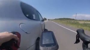 Identifizierte den rücksichtslosen Fahrer, der einen Radfahrer in Lleida fast überwältigt