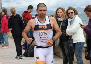 Carlos López reappears in competition
