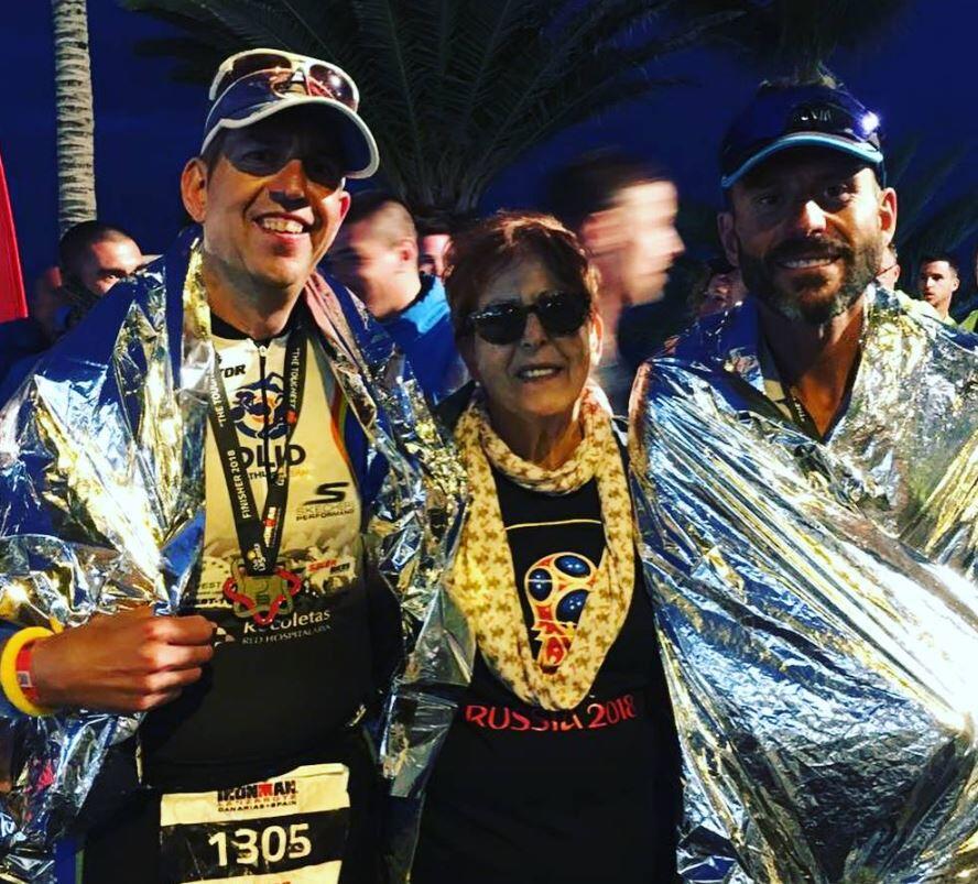 Juan e suo fratello finiscono sul traguardo dell'Ironman Lanzarote