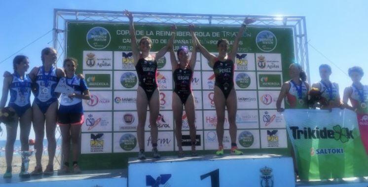 Podio femminile nel campionato spagnolo di staffetta di triathlon