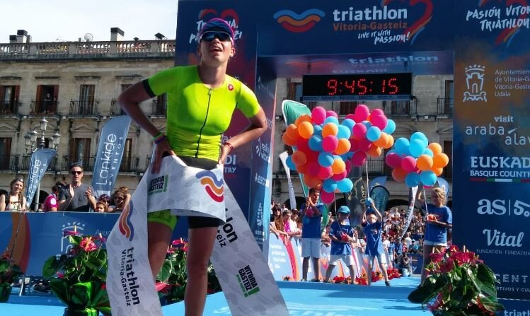 Sonja Skevin  ganando Triathlon Vitoria