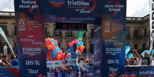 Alejandro Santamaría und Sonja Skevin gewinnen den Full Triathlon Vitoria-Gasteiz 2018