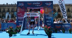 George Goodwin y Judith Corachan ganan el Half Triathlon Vitoria-Gasteiz
