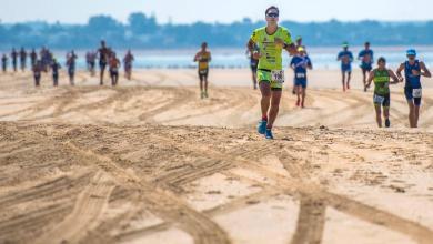 Carrier on foot of the Doñana Challenge