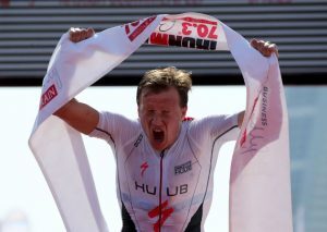 Kristian Blummenfelt bricht den Weltrekord im Ironman 70.3 Bahrain
