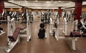 4 verschiedene Möglichkeiten, um Kraft im Fitnessstudio zu trainieren