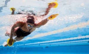 The use of shovels in swimming