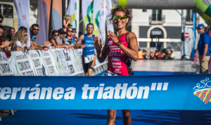 More than 1.250 participants will close Mediterranean Triathlon in Alicante.