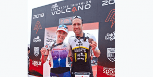 Emilio Aguayo et Lucy Charles remportent le Triathlon Volcan