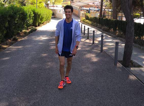 MIquel Blanchart con ropa de Skechers