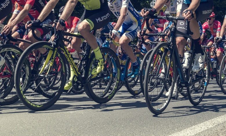 Grupo ciclista rodando junto