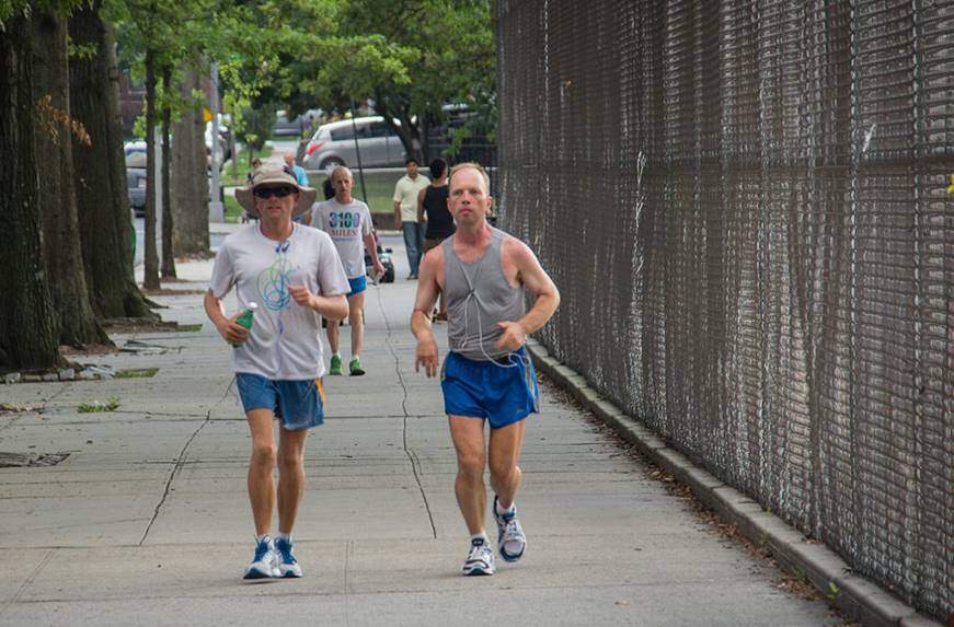 corredores de la Transcendence 3100 Mile Race
