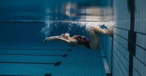 Beim Schwimmen ausweichen