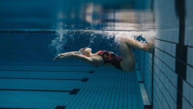 Beim Schwimmen ausweichen