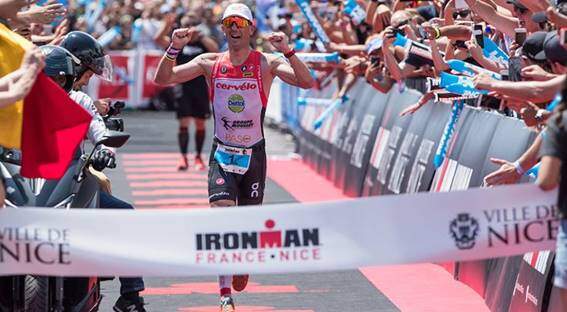 Frederick Van Lierde remportant l'IRONMAN Nice