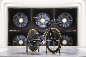 La nueva bicicleta para crono y triatlón S-Works Shiv TT Disc de Specialized ,S-Works_Shiv_TT_Disc_018-300x200