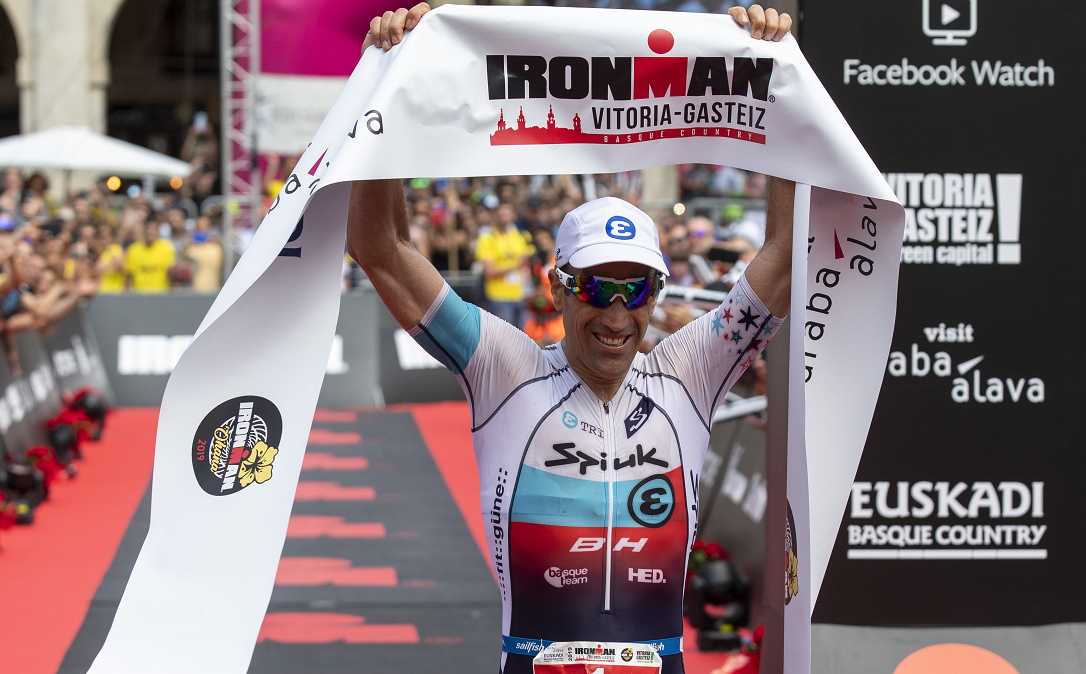 Eneko Llanos ganando IRONMAN Vitoria