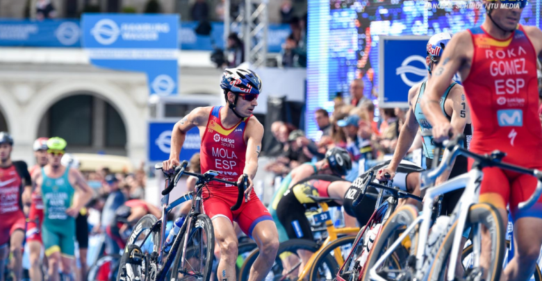 Transition of Mario Mola and Javier Gómez Noya at the WTS Hamburg