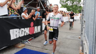 Jan Van Berkel arrivant à l'objectif IRONMAN Zurich