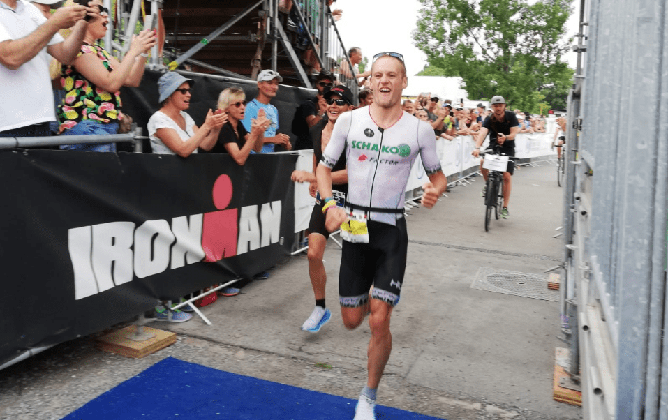Jan Van Berkel llegando a meta del IRONMAN Zurich