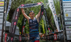 Rubén Ruzafa remportant le Scanno Xterra Italie