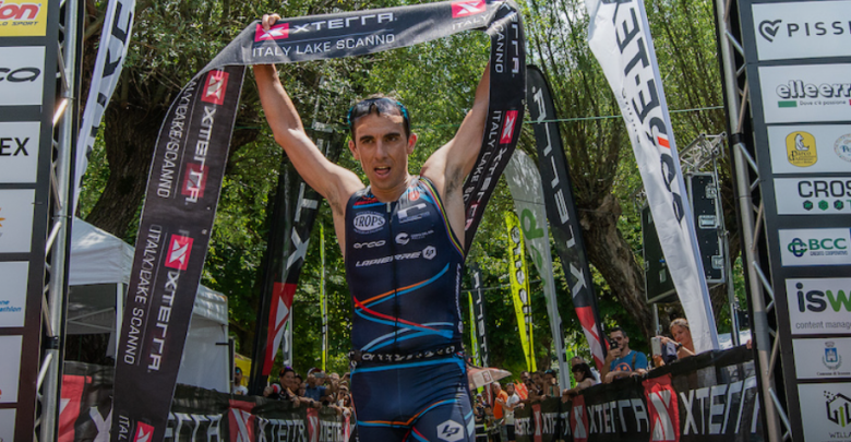 Rubén Ruzafa remportant le Scanno Xterra Italie