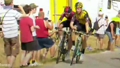 El enganchón de Tony Martin y Luke Rowe