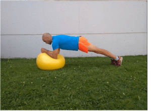 Exercícios de treinamento básico com Fitball