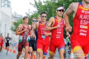 Alarza, Mola e Noya participando do Triathlon World Series