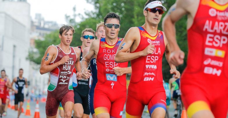 Alarza, Mola and Noya running in the Triathlon World Series