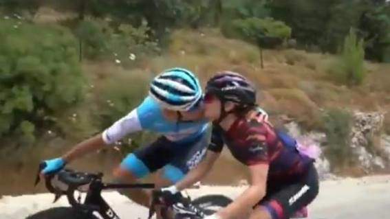 Captura imagen beso ciclismo