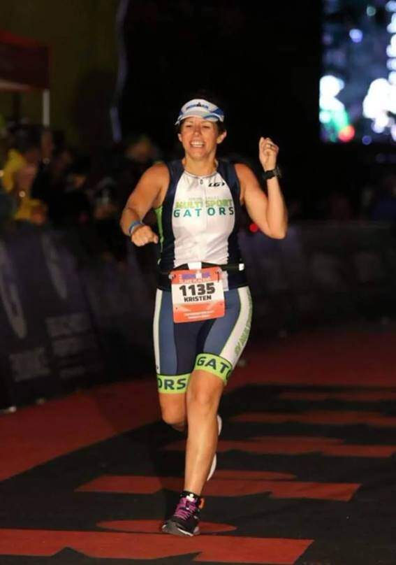 Kristen J. Oswald gareggia nel triathlon