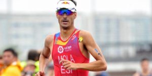 Mario Mola compitiendo en las Series Mundiales de Hamburgo