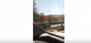 Eles gravaram um veículo que estava escapando da polícia na ciclovia Colmenar em Madri