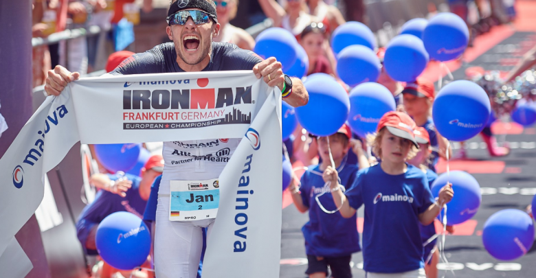 Jan Frodeno remportant l'IRONMAN 70.3 Gdynia