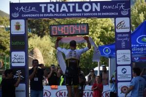 Emilio Aguayo ganando el Triatlón Valle de Buelna