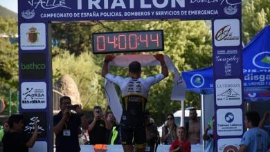 Emilio Aguayo vencendo o Triathlon Valle de Buelna