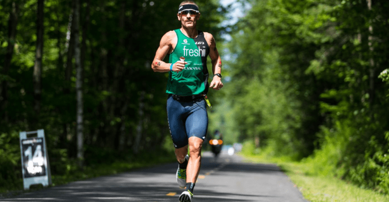 Lionel Sanders corriendo en el IRONMAN Mont-Tremblanc