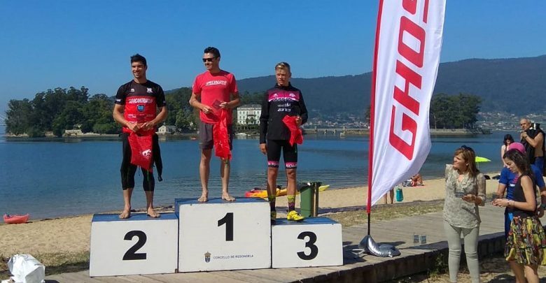 avier gómez Noya en el podium de la Travesía San Simón